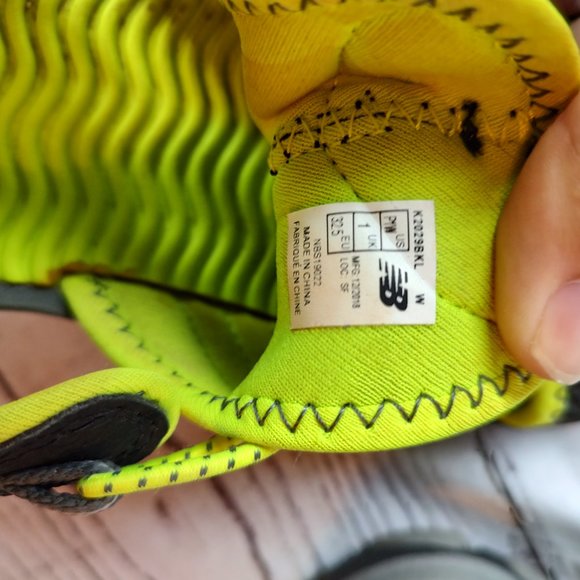 New Balance Kids Black/Lime Adirondack Water Shoe Sandal P1W - Picture 8 of 8